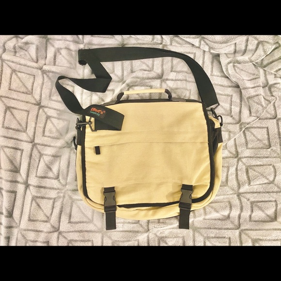 Eco-Conscious Hemp Messenger Laptop Bag - Picture 5 of 7